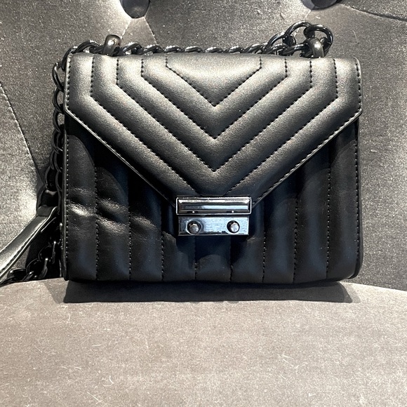 JustFab Handbags - Black Crossbody Purse